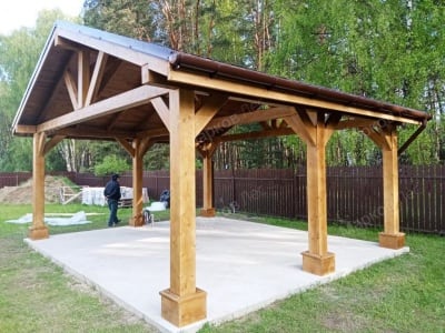 Навес из дерева для машины «Белогор»